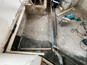 床下の清掃作業